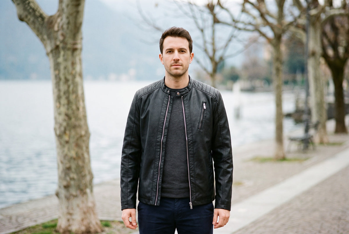 Veste en cuir à épaules matelassées Chieri